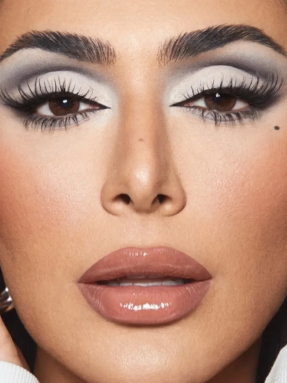 HUDA BEAUTY GREIGE CREAMY OBSESSIONS EYESHADOW PALETTE
